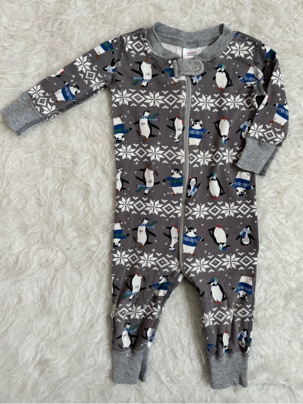 Hanna Andersson Festive Grey Penguin AOP Organic Cotton Pajamas